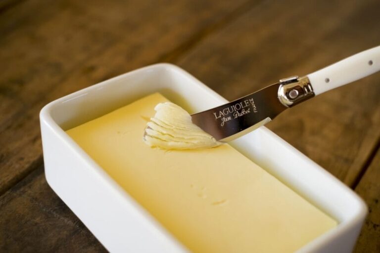 フォークでバターを削る